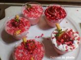 Mousse de morango com cobertura em creme de morango